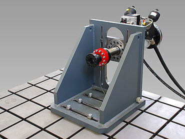 油圧サーボ試験用アクチュエータを備えた取り付けプラットフォーム